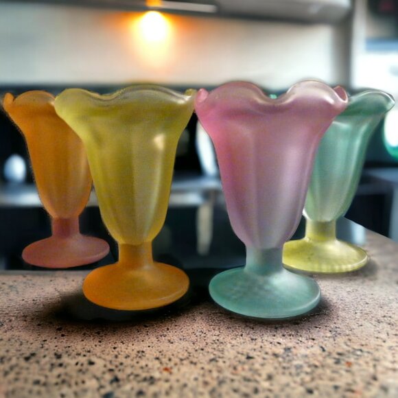LIBBEY KA-DINKS Vintage Frosted Tulip Shaped Scalloped Edge Pastel Cups - Picture 1 of 5